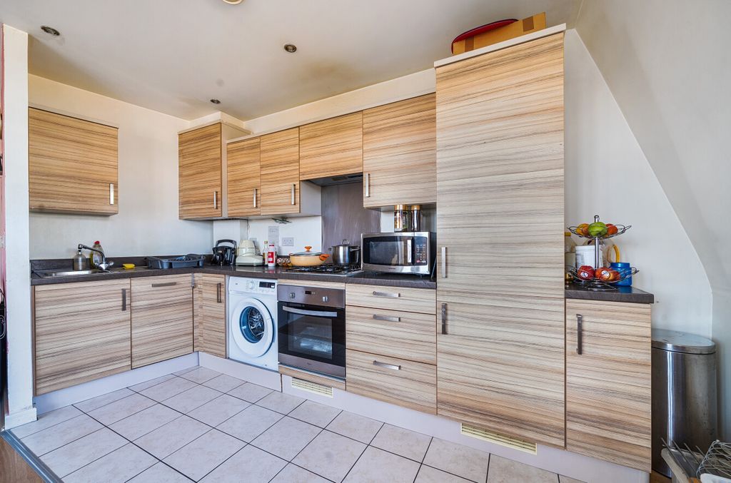 Property photo 2 of 15 1498382-10-6A6c73...