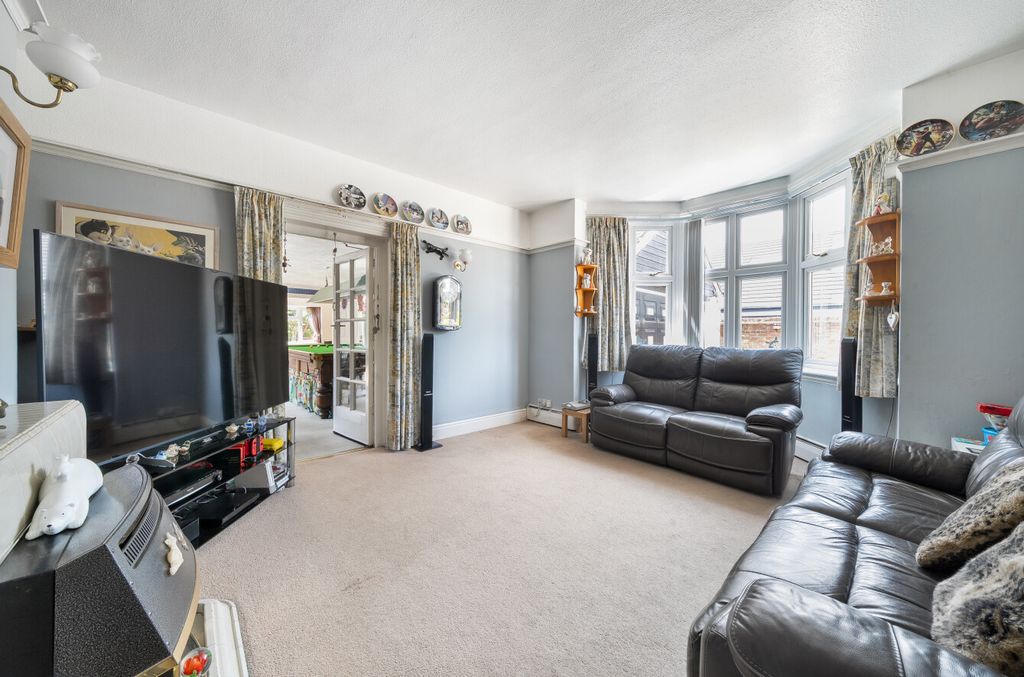 Property photo 3 of 24 1305889-20-68489c...