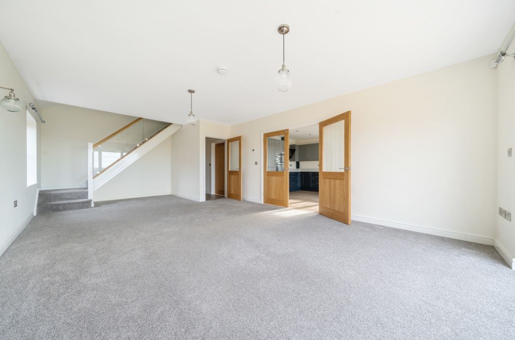 Property photo 3 of 23 1080556 (4)