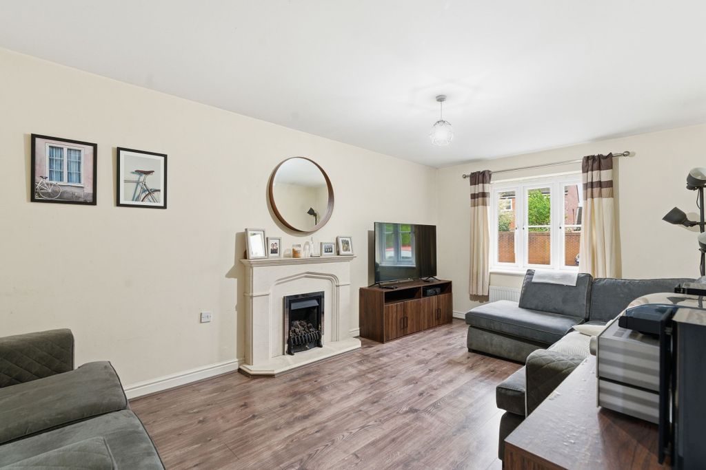 Property photo 3 of 35