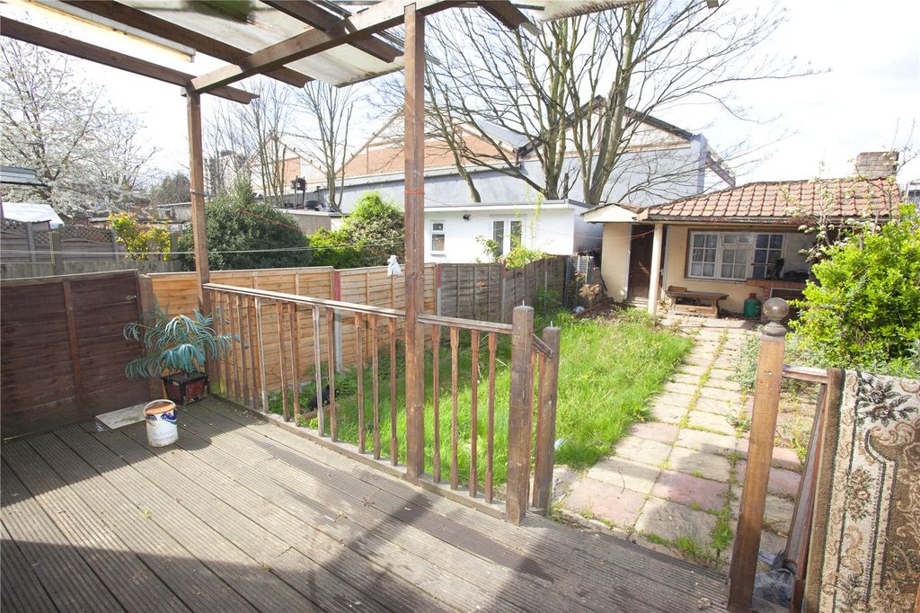 Property photo 2 of 17 Patio/Garden