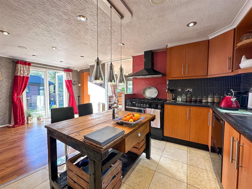 Property photo 3 of 37