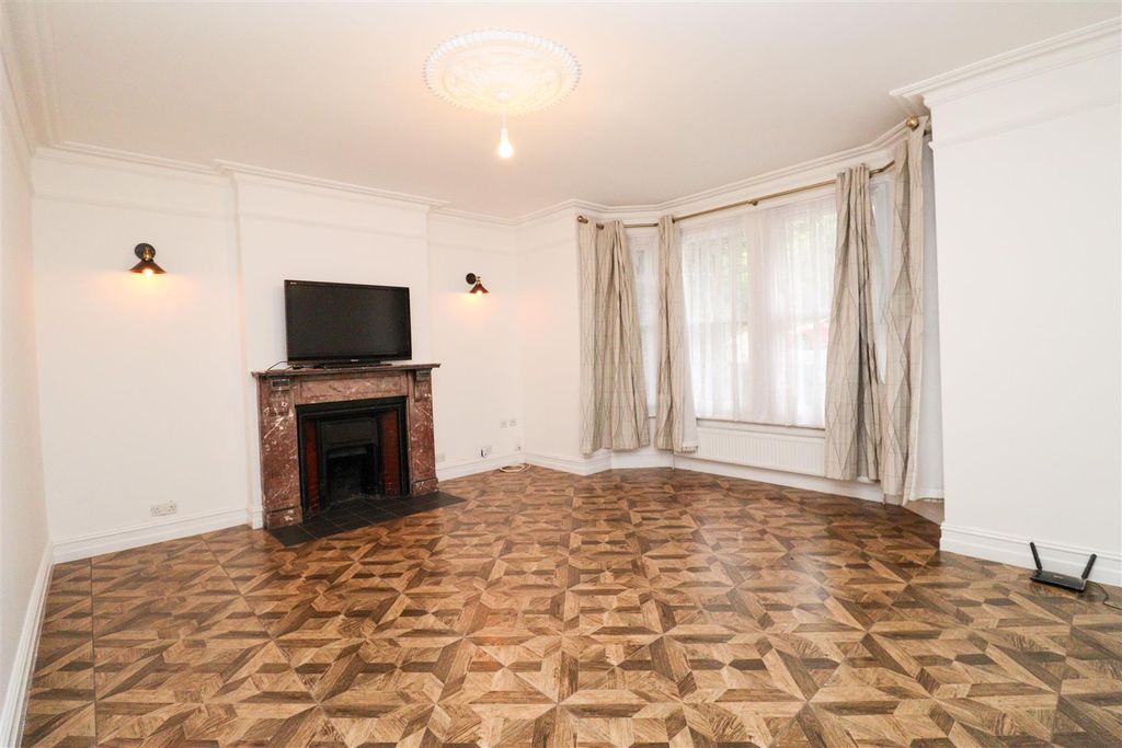 Additional image 6 of 7 bed detached house for saleSalisbury Road, Farnborough GU14