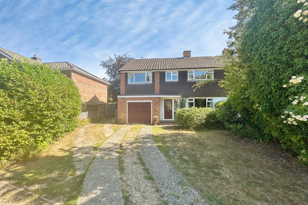 4 bed semi-detached house for saleCarleton Close, Hook, Hampshire RG27