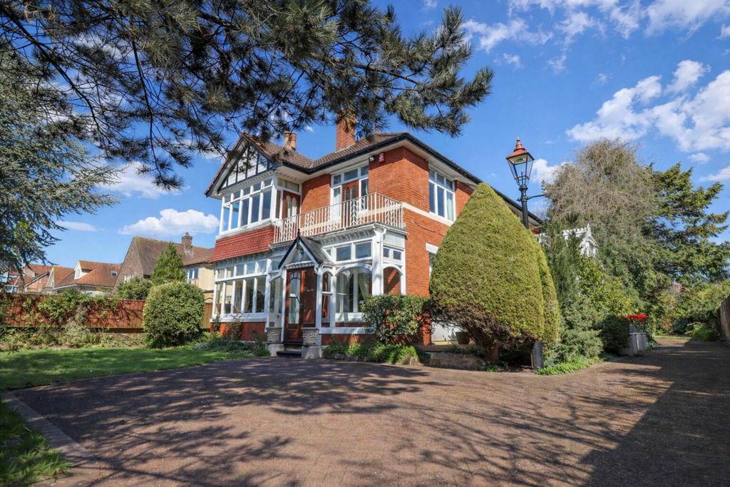 Property photo 1 of 29