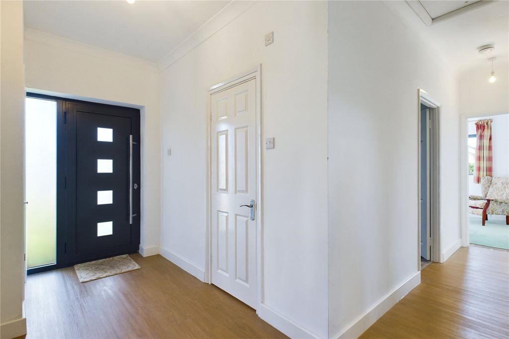 Property photo 2 of 23 Entrance Hall