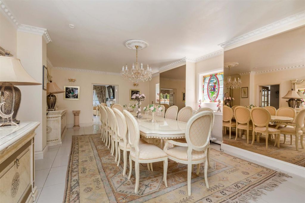 Property photo 3 of 20 Dining Room