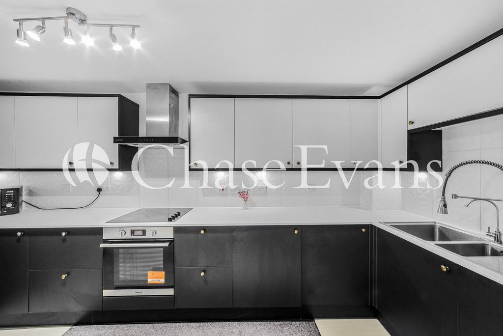 Property photo 2 of 24 Kitchen