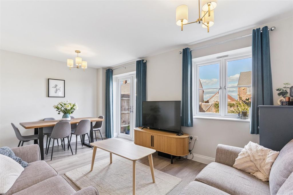 Property photo 3 of 22 Sitting/Dining Room