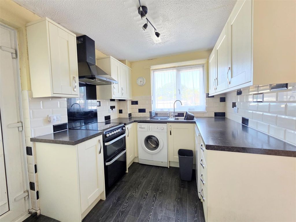 Property photo 3 of 16 Kitchen