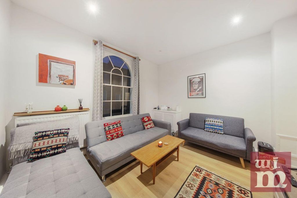 Property photo 3 of 12 Reception