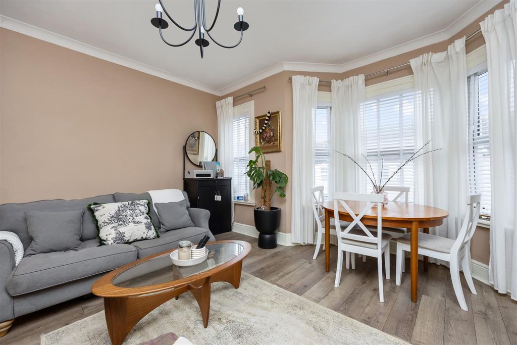 Property photo 3 of 14 Lennox Road_24_Tff-005.Jpg