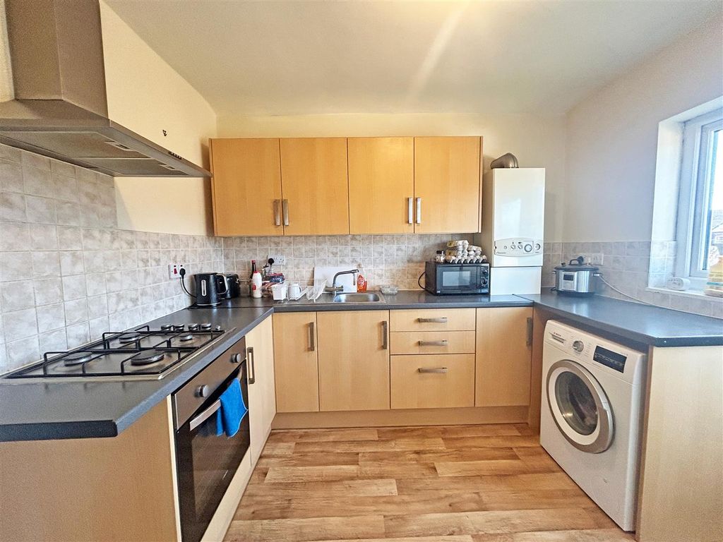 Property photo 3 of 10 Kitchen