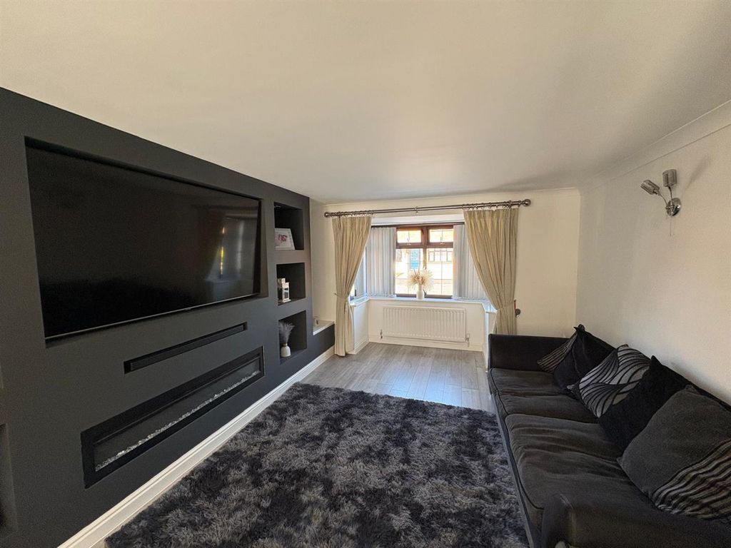 Property photo 2 of 17 Lounge.Jpeg