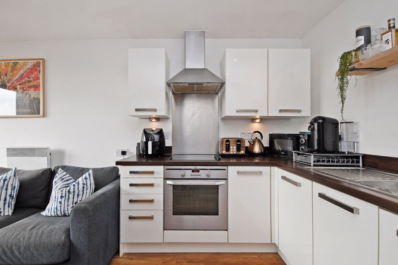 Property photo 1 of 21 Kitchen/Lounge Shot