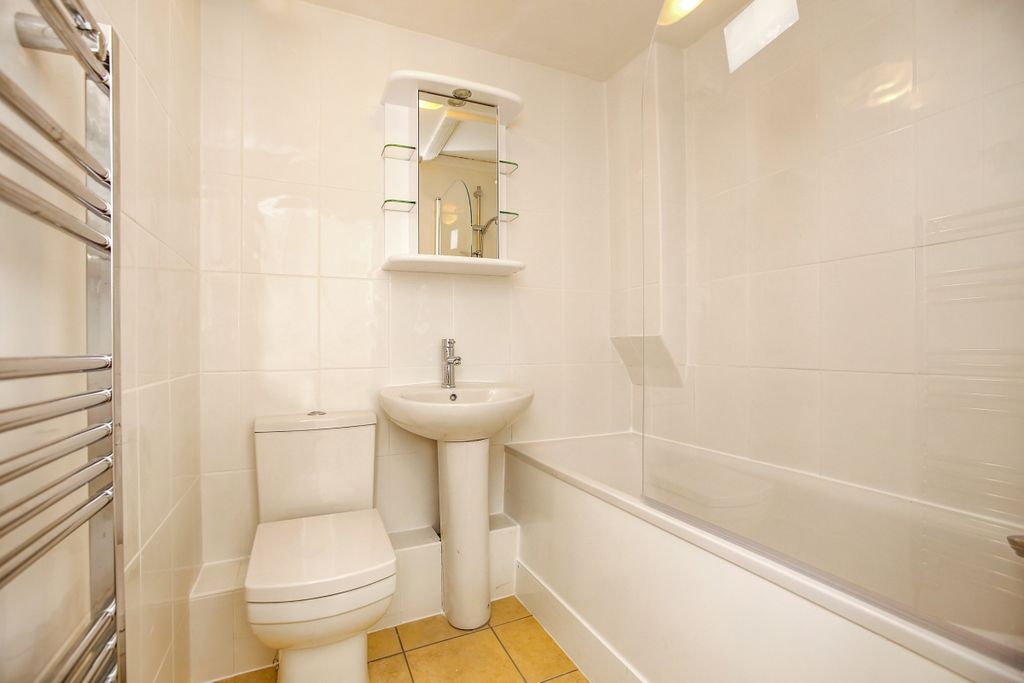 Property photo 3 of 4 Bathroom