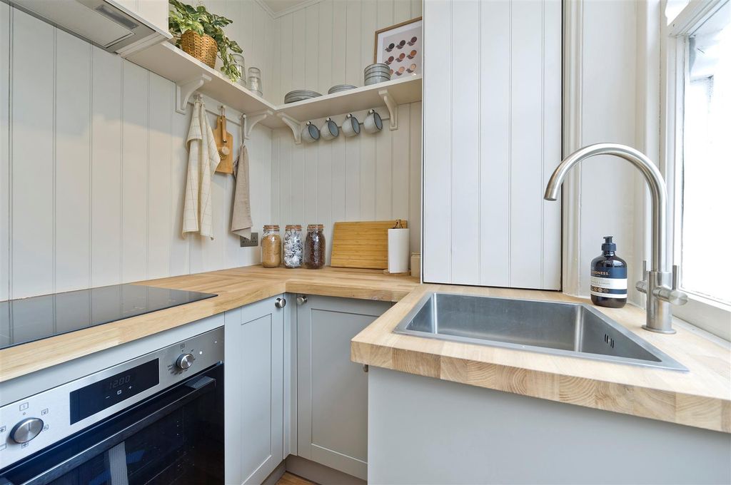 Property photo 3 of 6 Kitchen.Jpg