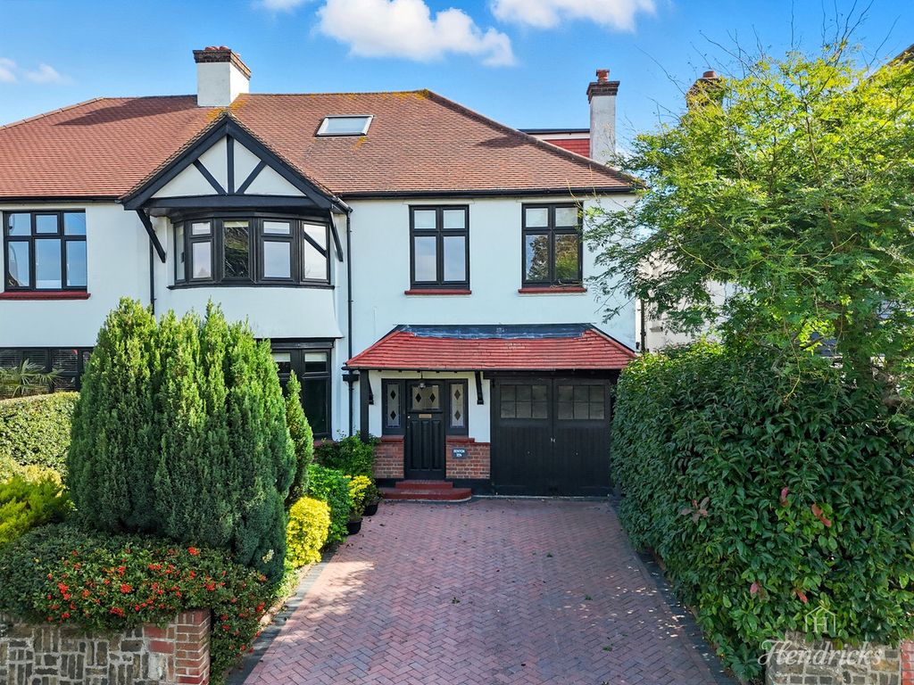 Property photo 1 of 43