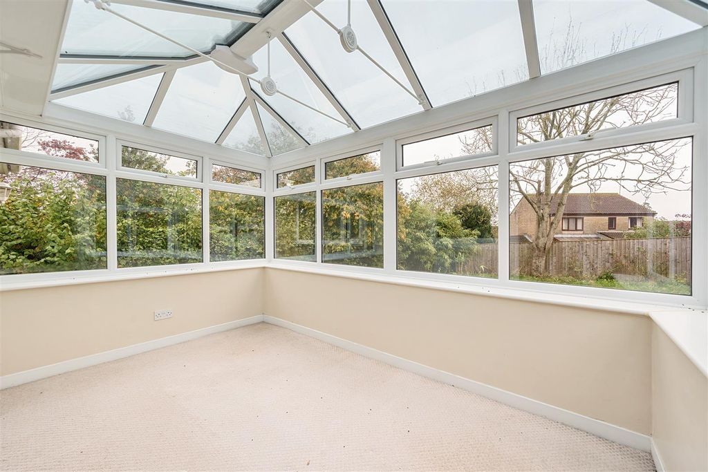 Property photo 3 of 11 Conservatory