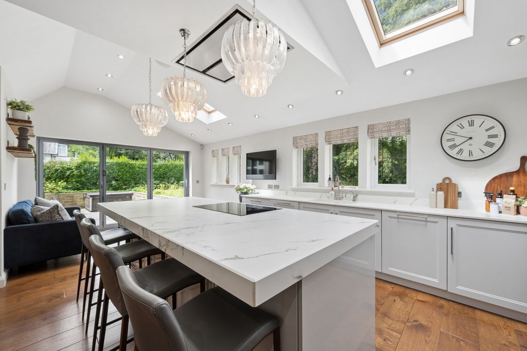 6 bed detached house for saleWetherby Road, Scarcroft, Leeds LS14 photo 3