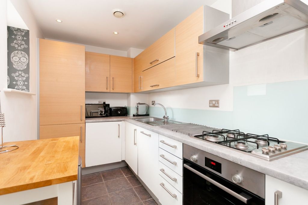 Property photo 2 of 19 Kitchen