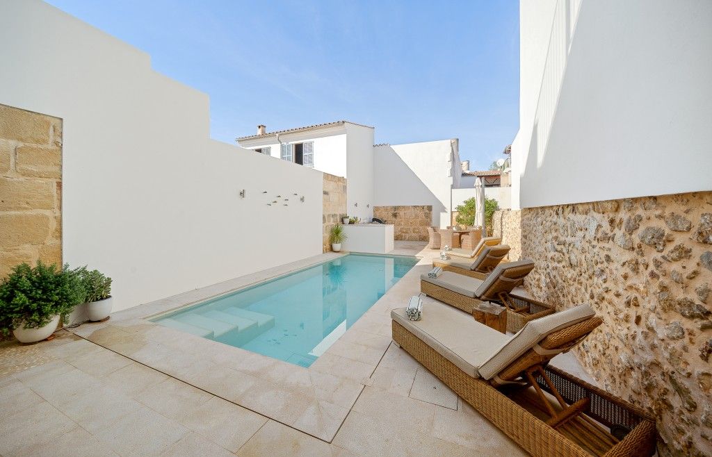 Property photo 2 of 20 Pool