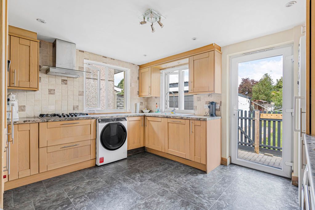 Property photo 3 of 14 Kitchen