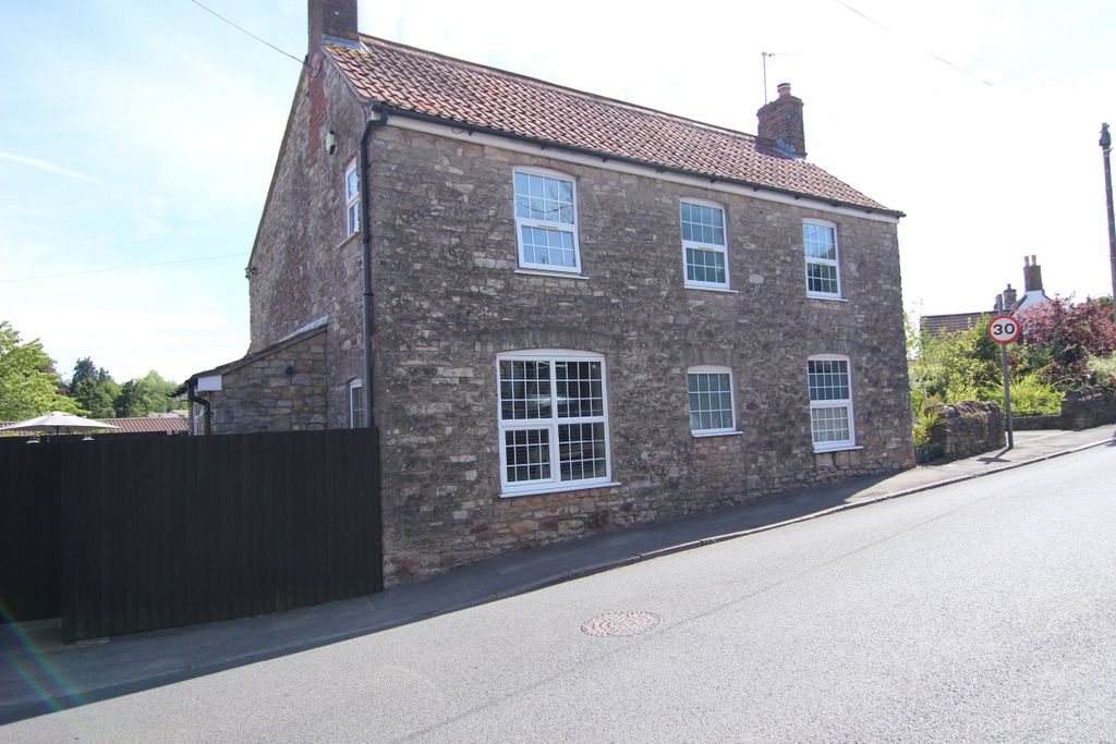 Property photo 2 of 12