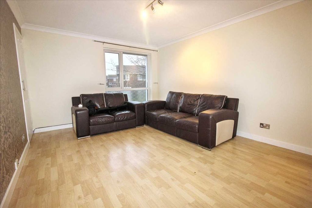 Property photo 2 of 6 Lounge