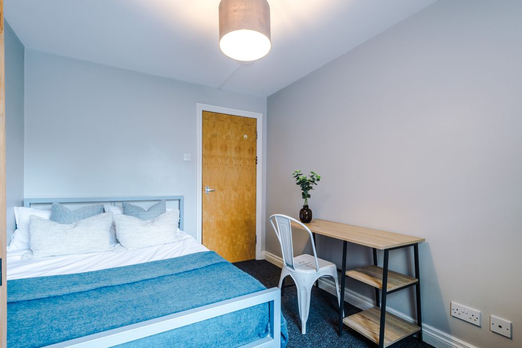 Property photo 3 of 12 Photo 2