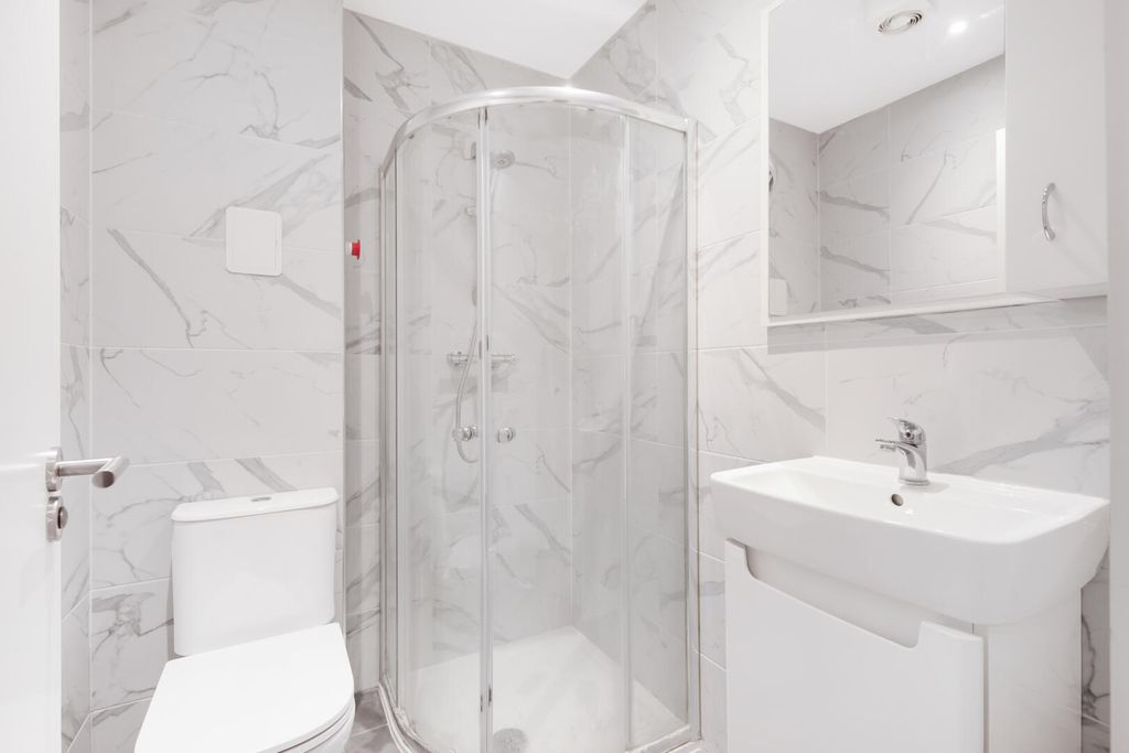 Property photo 3 of 4 Bathroom