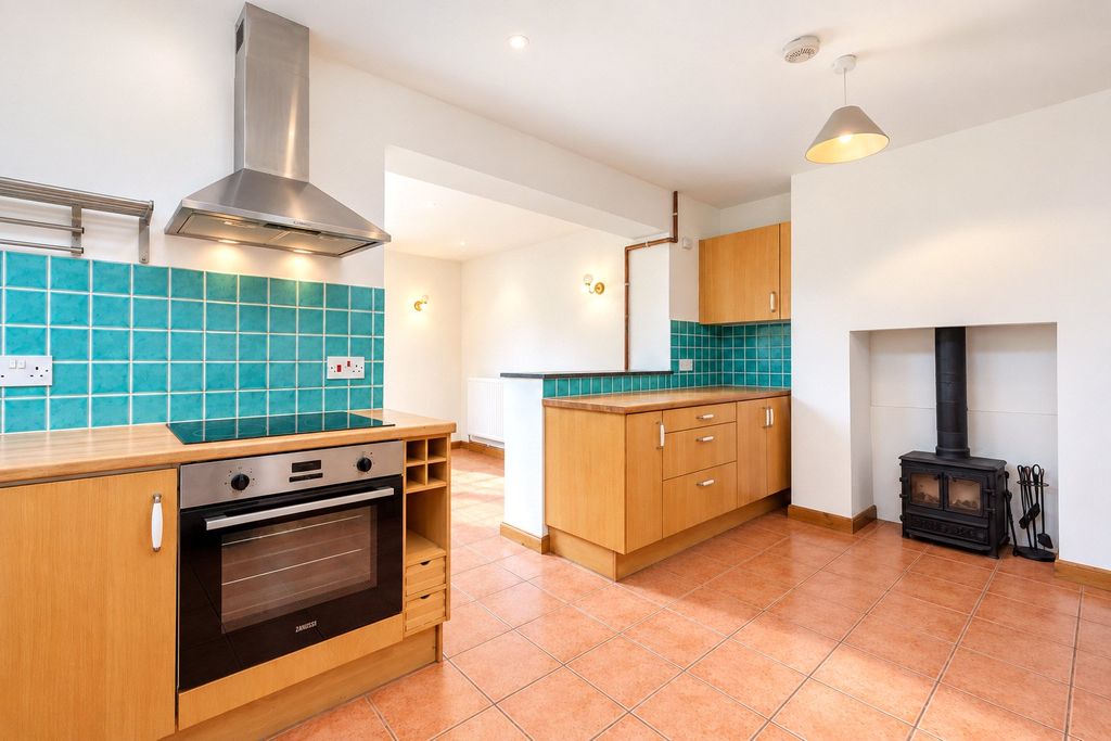 Property photo 2 of 12 Picture No. 23