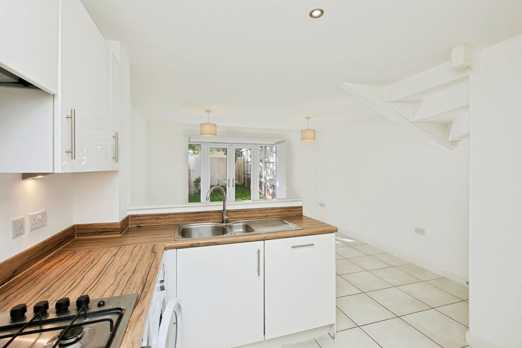 Property photo 3 of 20 Kitchen