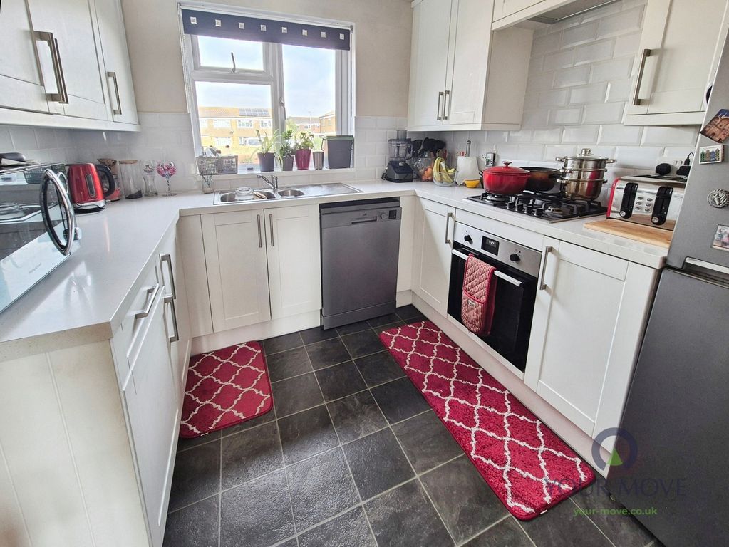 Property photo 3 of 15 Kitchen