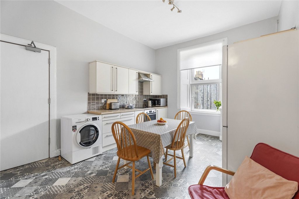 Property photo 3 of 14 Newington Road