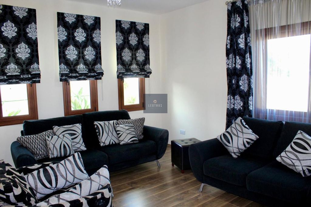 Property photo 3 of 4