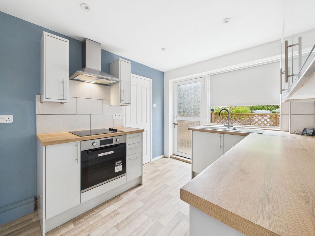 Property photo 3 of 18 Kitchen