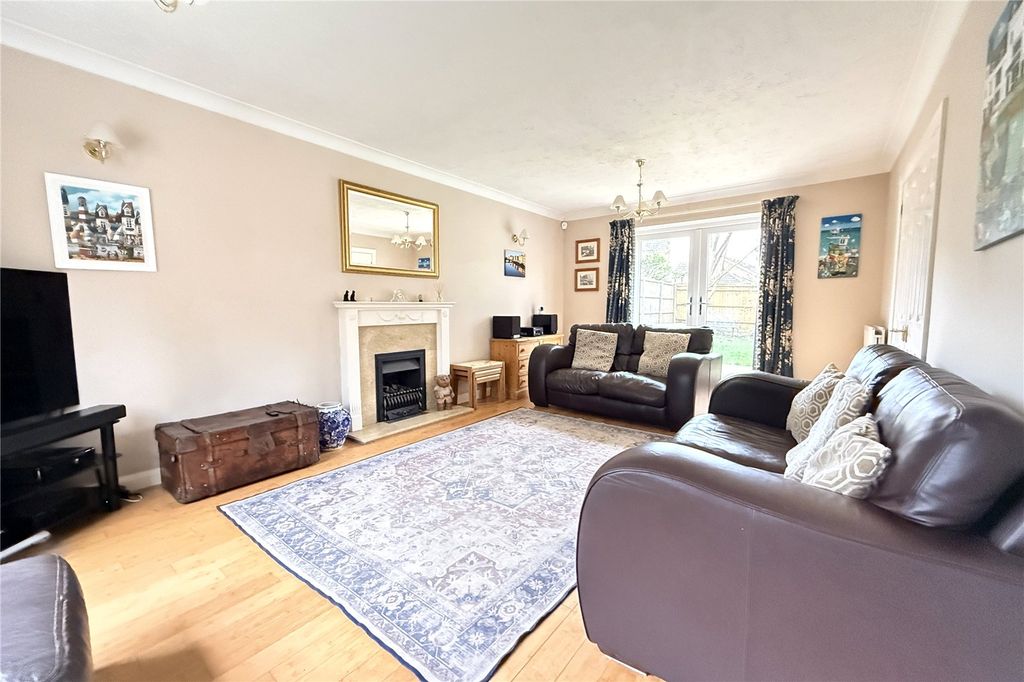 Property photo 3 of 21 Living Room