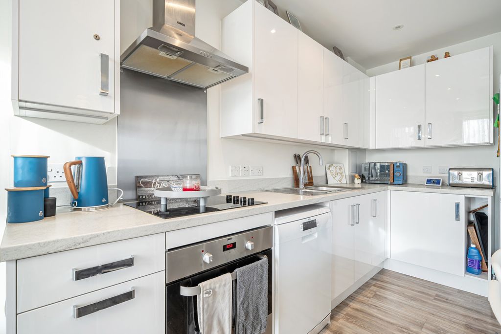 Property photo 2 of 12 Kitchen