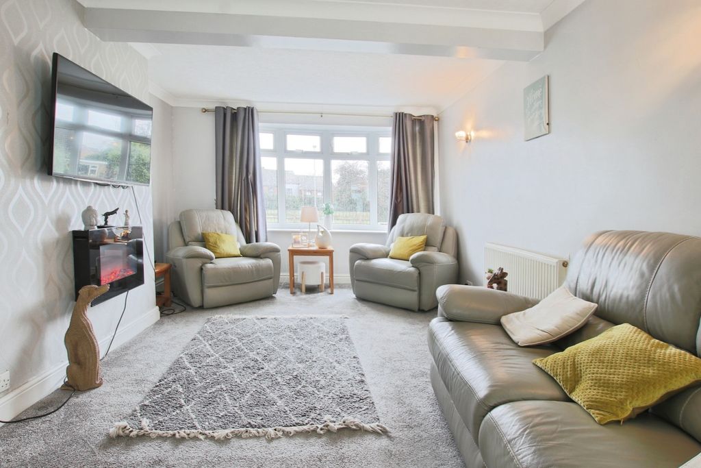 Property photo 2 of 12 4764136