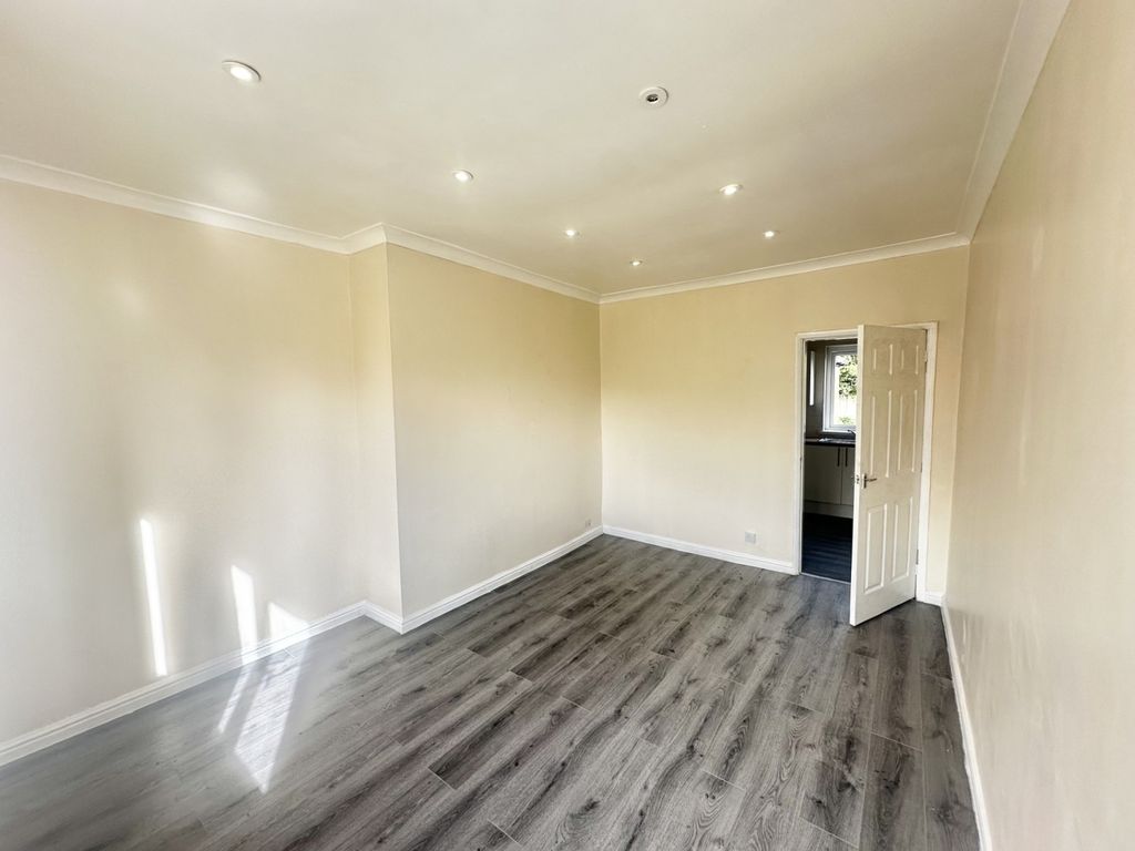 Property photo 2 of 9 E81Fb156-c62A-49c8-8c29-Ea23270B3907