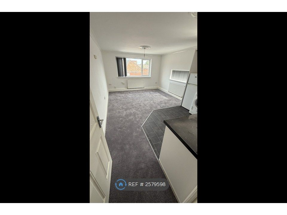 Property photo 3 of 8 Kitchen /Living Room P2