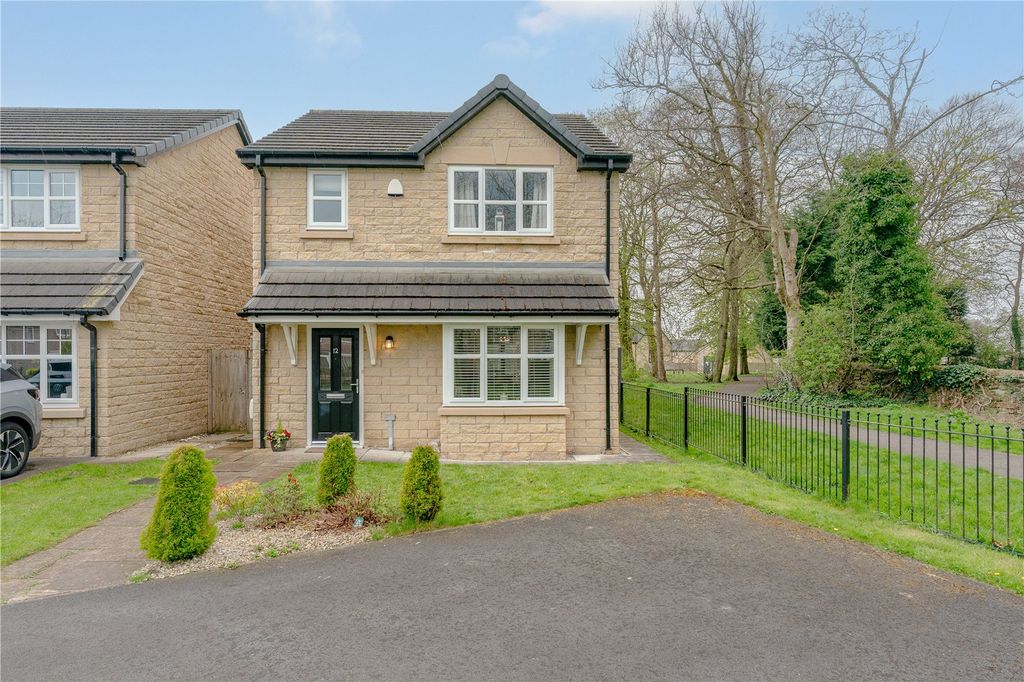 Property photo 1 of 18 External