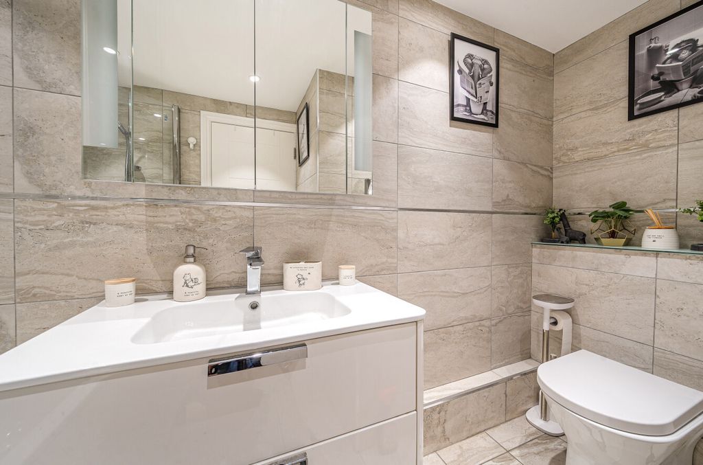 Property photo 3 of 21 1298338-18-682F08...