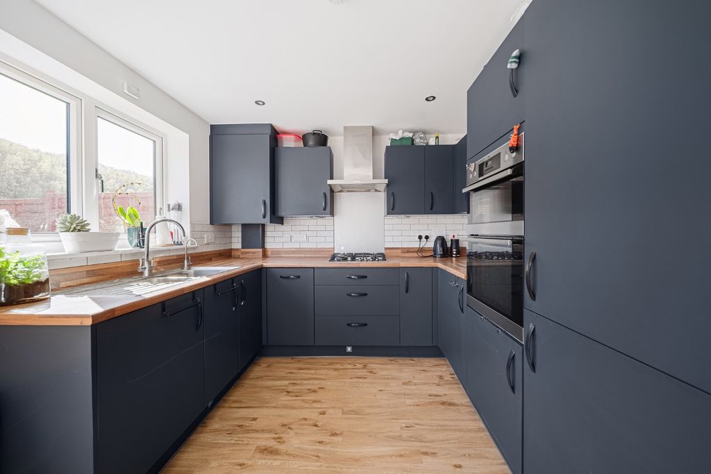 Property photo 3 of 17 5041873