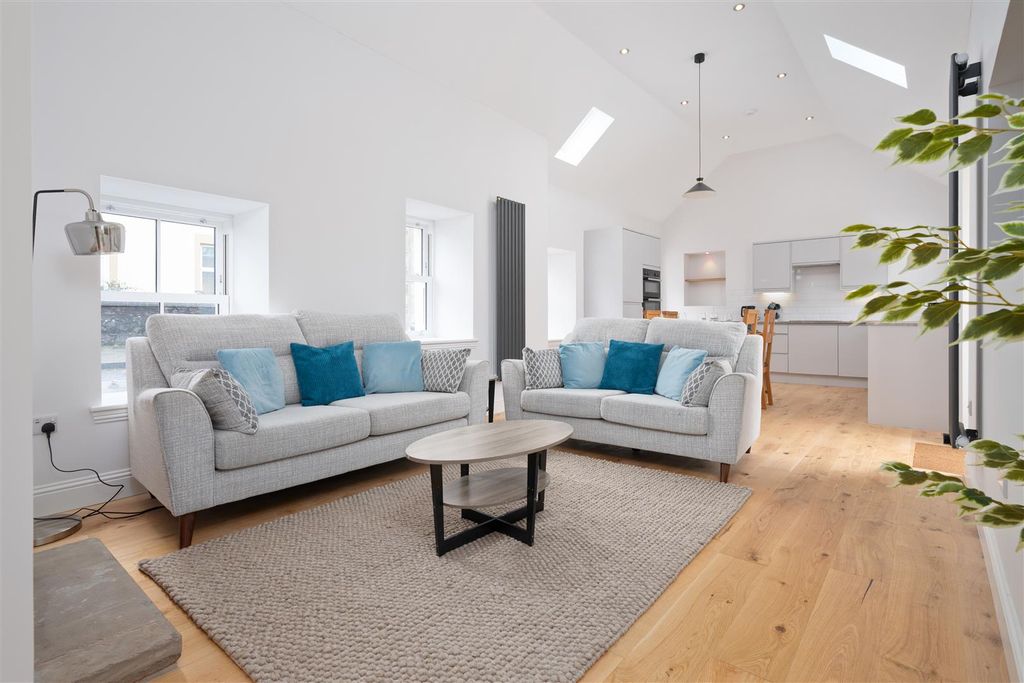 Property photo 2 of 24 S002.Jpg