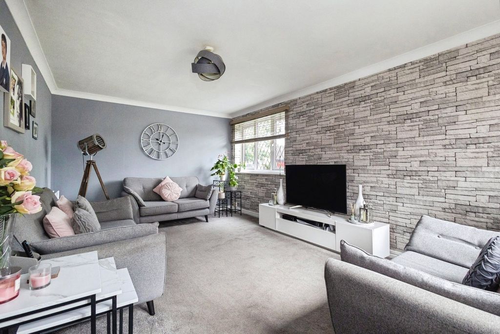 Property photo 2 of 17 Picture No. 14