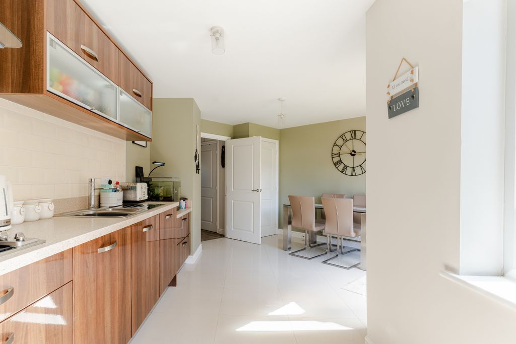 Property photo 1 of 16 A7407433-Hdr-13
