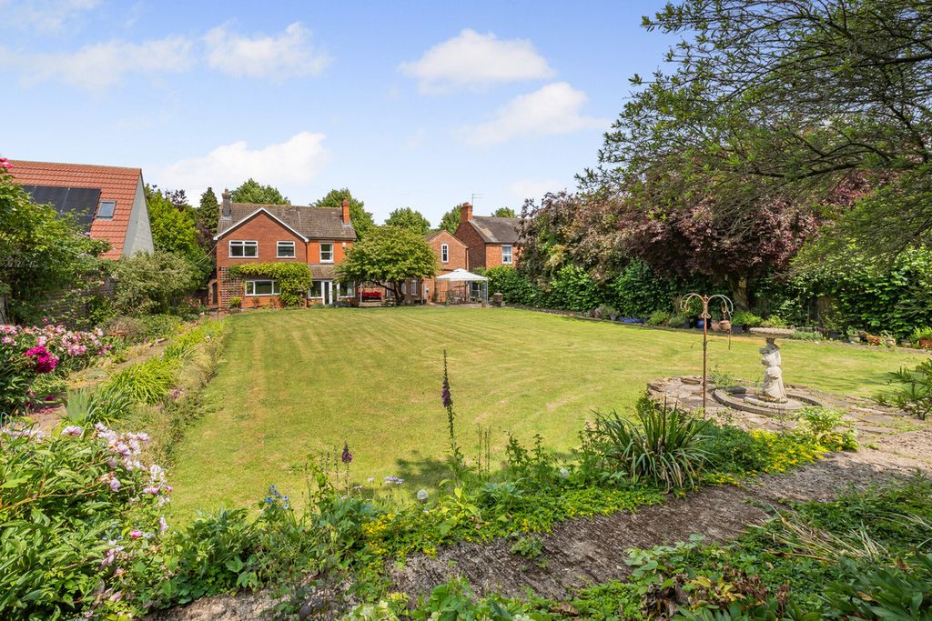 Property photo 2 of 41