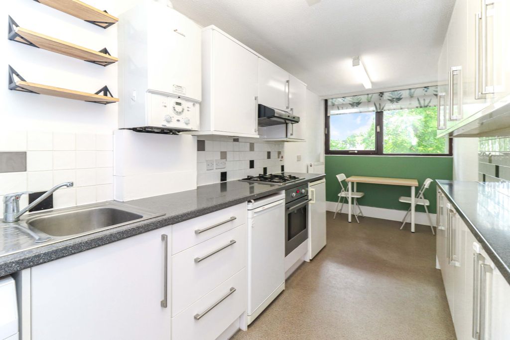 Property photo 3 of 18 Kitchen/Breakfast Room